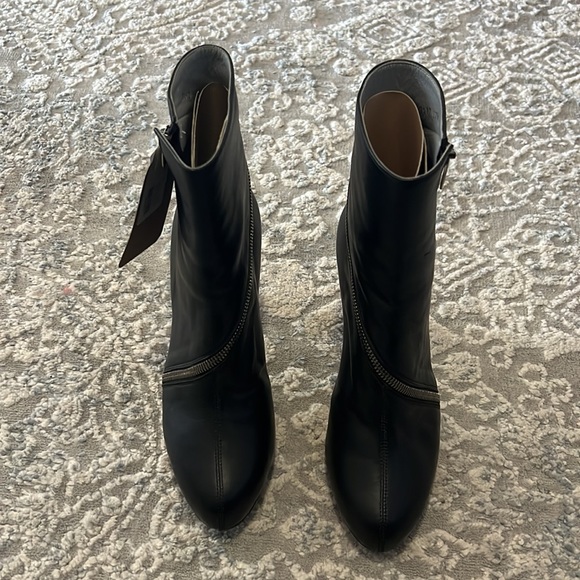 Sergio Rossi Zipper Black Leather Booties - Picture 2 of 11